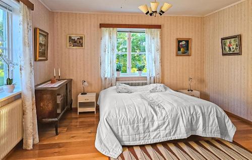 Lovely Home In Korsberga With Lake View