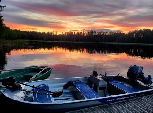 Fishing Cottage Villa Norppa on the lake Saimaa with hot tube in Lotjola