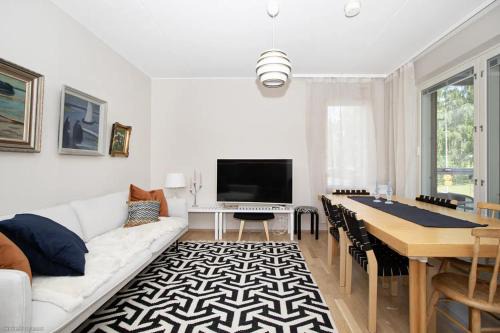 Stylish Nordic 2BR Apartment with Sauna - Steps from the Kuopio Cathedral in Kuopio