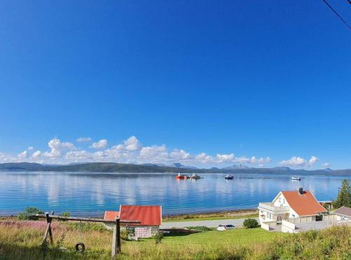 6 person holiday home in Finnsnes-By Traum