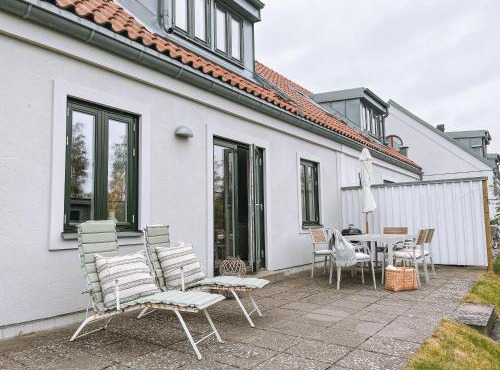 Corner lot Pool & Tennis Walk to Beach & Golf