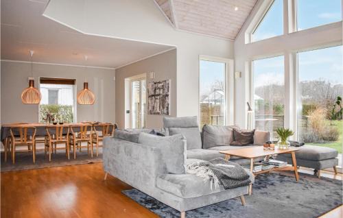 3 Bedroom Nice Home In Kivik