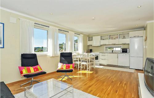 Cozy Apartment In Straumsgrend
