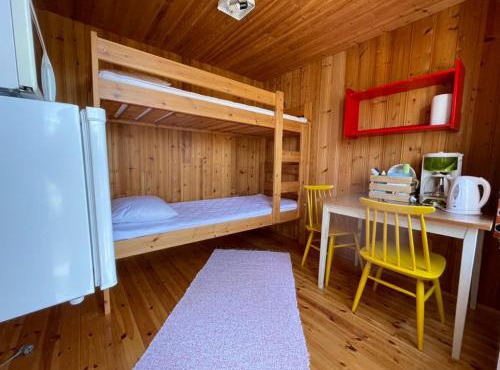 Kolmiloukon leirintämökit in Taivalkoski